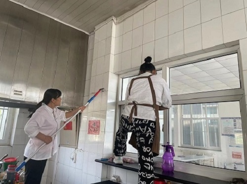食堂卫生大扫除.jpg 食堂卫生大扫除.jpg