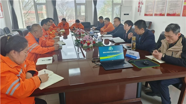 李君一行到唐县工区督导安全工作.jpg 李君一行到唐县工区督导安全工作.jpg