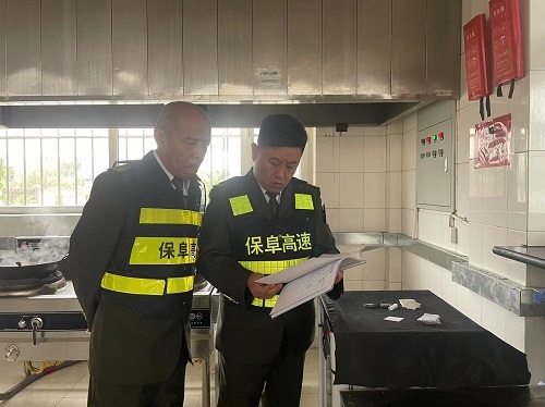15劳动节前安全巡查照片.jpg 15劳动节前安全巡查照片.jpg