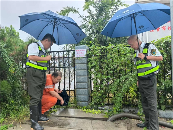 8.27雨中巡查照片.jpg