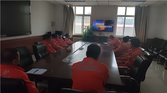 观看警示片.jpg 观看警示片.jpg