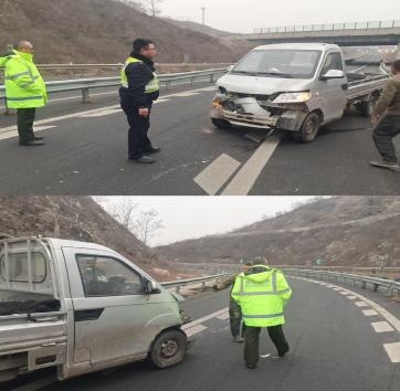 保阜公司平阳收费站高速救援显担当 收费站里暖人心.jpg 保阜公司平阳收费站高速救援显担当 收费站里暖人心.jpg