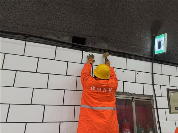 补隧道瓷砖.jpg 补隧道瓷砖.jpg